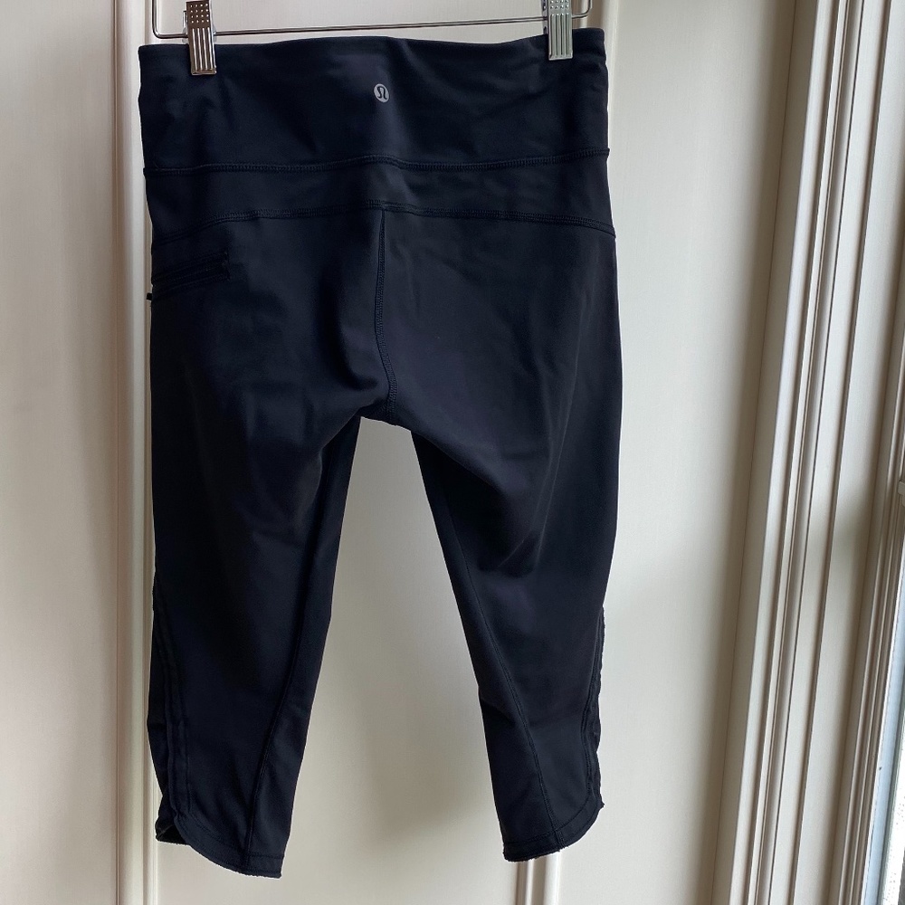 Lululemon Cropped Pants - Size 6 - Picture 8 of 10
